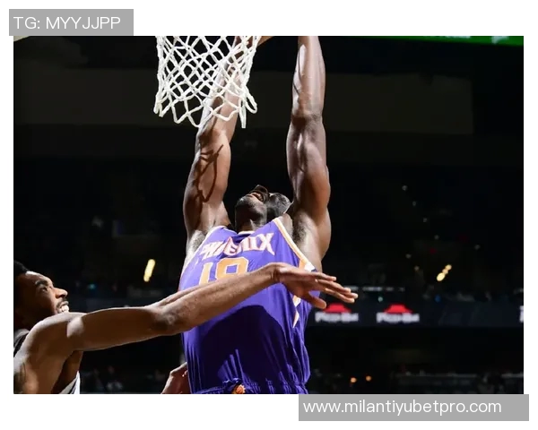 贾巴里沃克替补发威半场轰下16分并贡献精彩表现