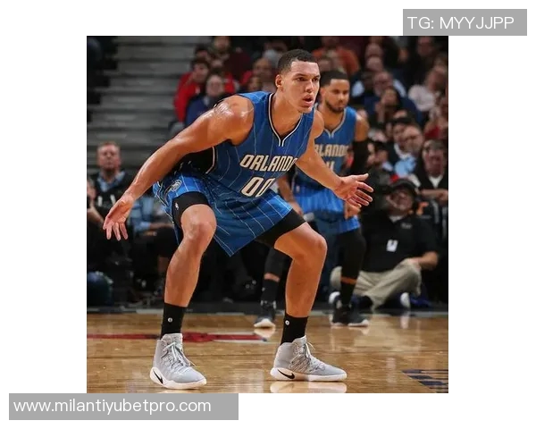 阿隆戈登新纹身惊艳亮相双黑臂环引发球迷热议