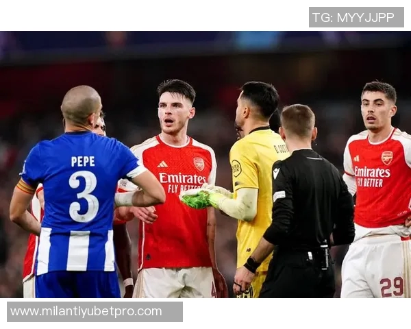 阿森纳与纽卡比赛裁判失误麦克风未关致萨卡被误听解释